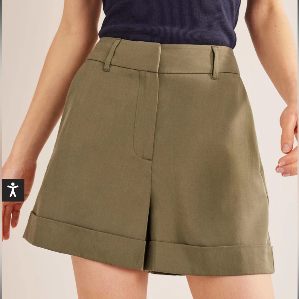 Boden Relaxed Turn Up Shorts